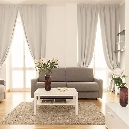 Royal Magenta & Luxury * Milano