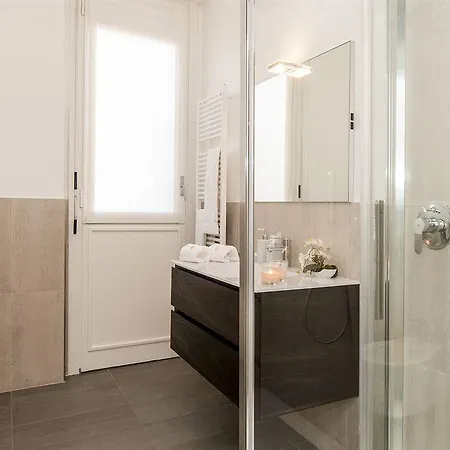 Royal Magenta & Luxury Appartement