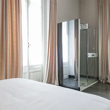 Royal Magenta & Luxury Appartement
